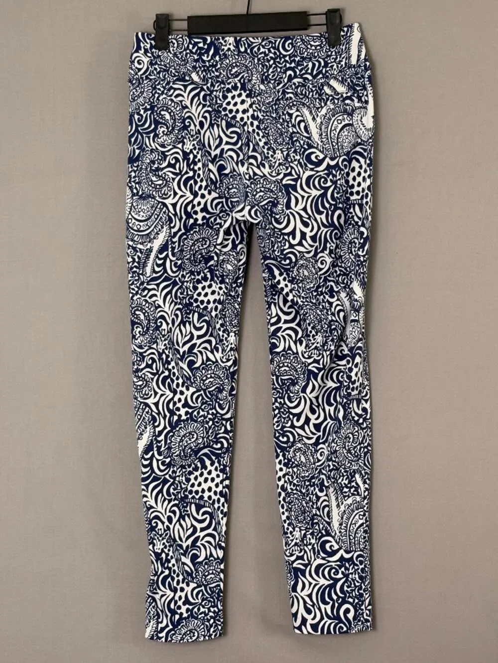 Lilly Pulitzer Luxletic Blue White Paisley Tile Print Leggings Pants Size 4 - Picture 3 of 10